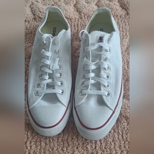 Converse White Low-Top Sneakers Mens Size 9.5.  Womens Size 11.5